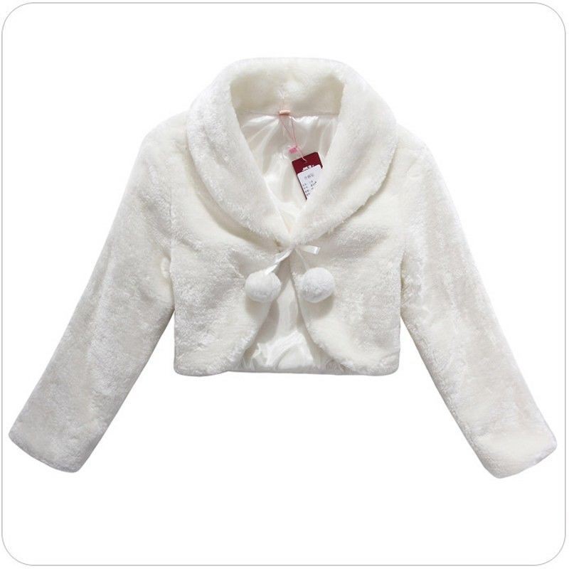 Áo choàng sang trọng hợp thời trang cho cô dâu