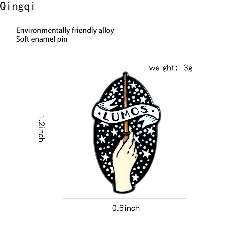 Ghim cài áo Miss Zoe hình đũa phép Lumos