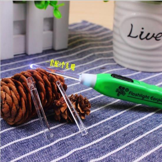 Que Lấy Ráy Tai Có Đèn Led Làm Sạch Tai Tiện Lợi