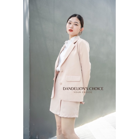 Áo Blazer tay dài bọc khuy hai túi nắp màu be by Dandelion | BigBuy360 - bigbuy360.vn