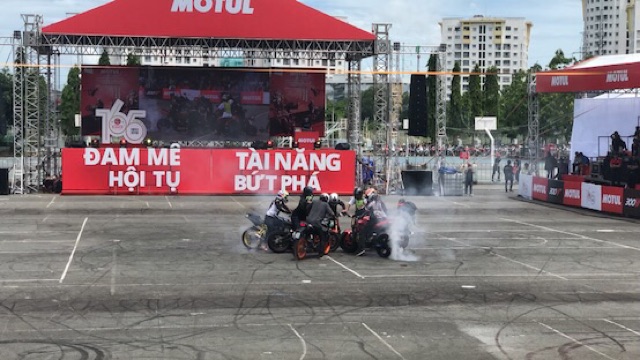 Nhớt cao cấp xe Ô Tô máy xăng Motul Multigrade 20W50 4L API SL