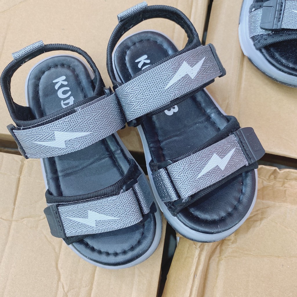 Dép sandal bé trai tia chớp 2-8 tuổi thiết kế bắt mắt có đèn nháy cực xịn- Rio sẵn hàng