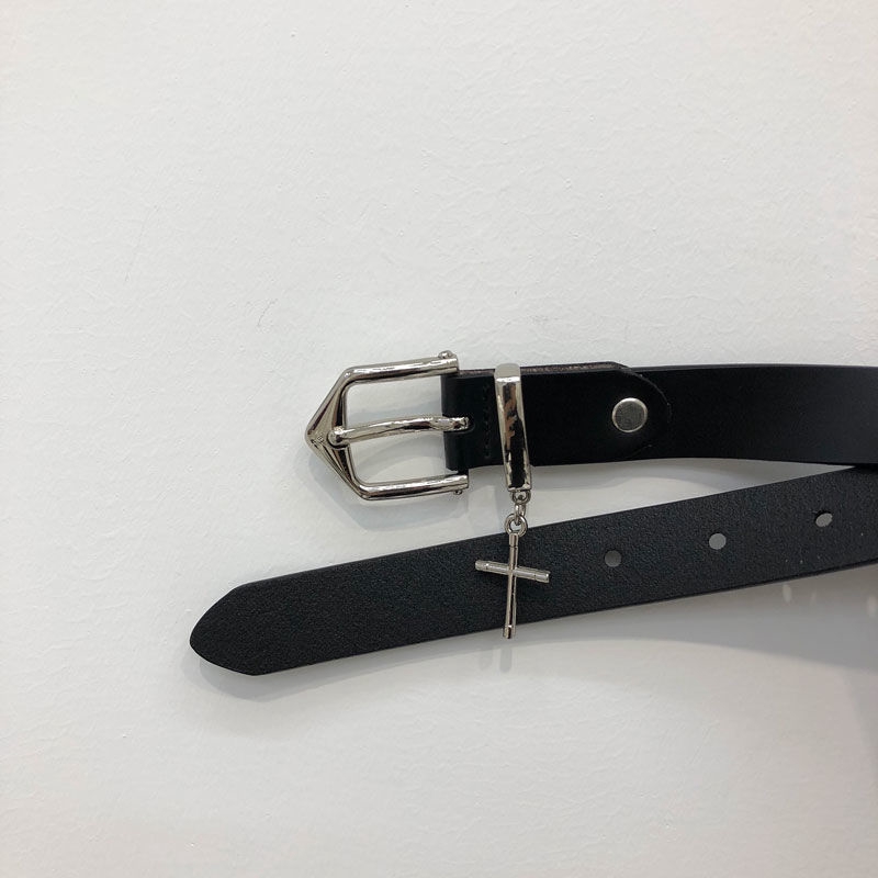 Thắt lưng có mặt hình chữ thập cá tính phong cách retro