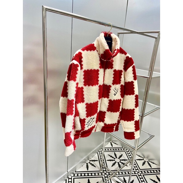 Áo khoác lông cho nữ thương hiệu Louis Vuitton LV cao cấp họa tiết caro đỏ be