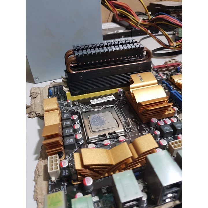 Main bo P45 pro mã asus P5Q chíp sét P45. và con main P5E3 WS pro P45 chạy DDR3