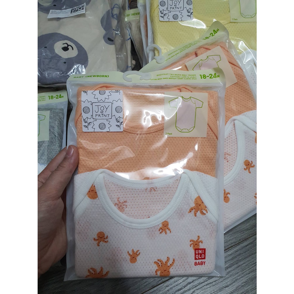 Set 2 body cộc tay Uniqlo chất cotton lưới thông hơi cho bé
