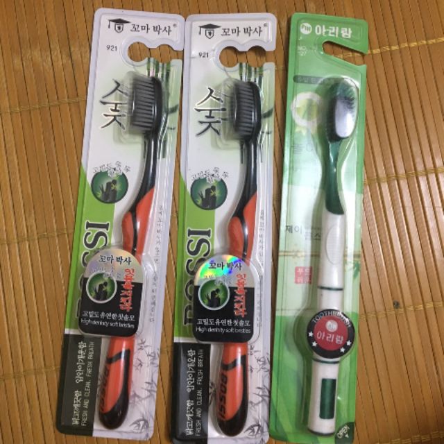 Bàn Chải Đánh Răng Than Tre Hoạt Tính Hàn Quốc Mềm