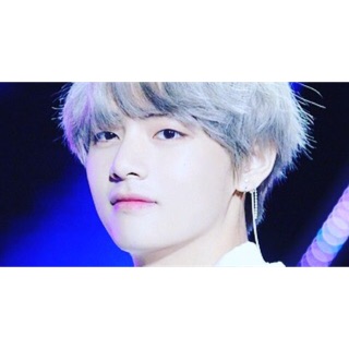 Khuyên tai V BTS