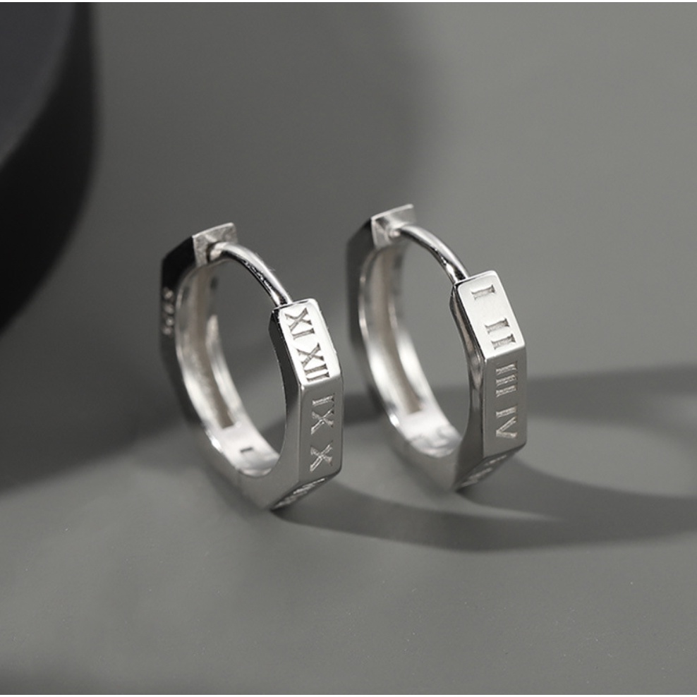 Khuyên tai titan không gỉ khắc số la mã, bông tai nam nữ unisex thời trang - KTU0045 - ChuotsStory