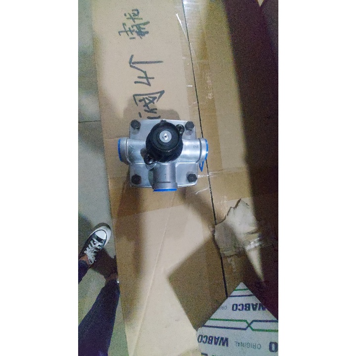 Van chia hơi bầu phanh lốc kê mã 524