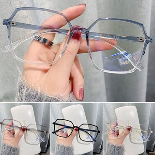 Mắt kính gọng vuông chữ v thời trang