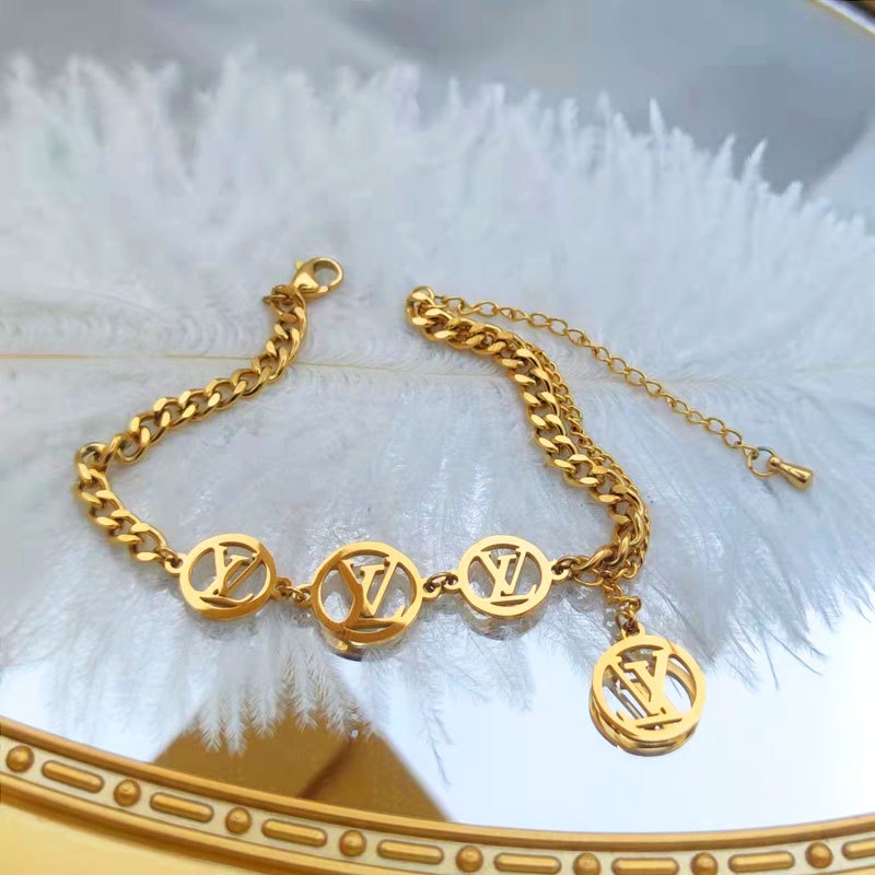 Vòng Đeo Tay Bằng Thép Titan Mạ Vàng 18K Thiết Kế Mặt Tròn Khắc Chữ Độc Đáo Thời Trang