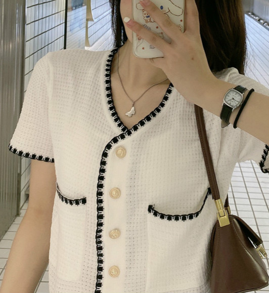 Áo kiểu tay ngắn phong cách thời trang quý phái dành cho phái đẹp | BigBuy360 - bigbuy360.vn