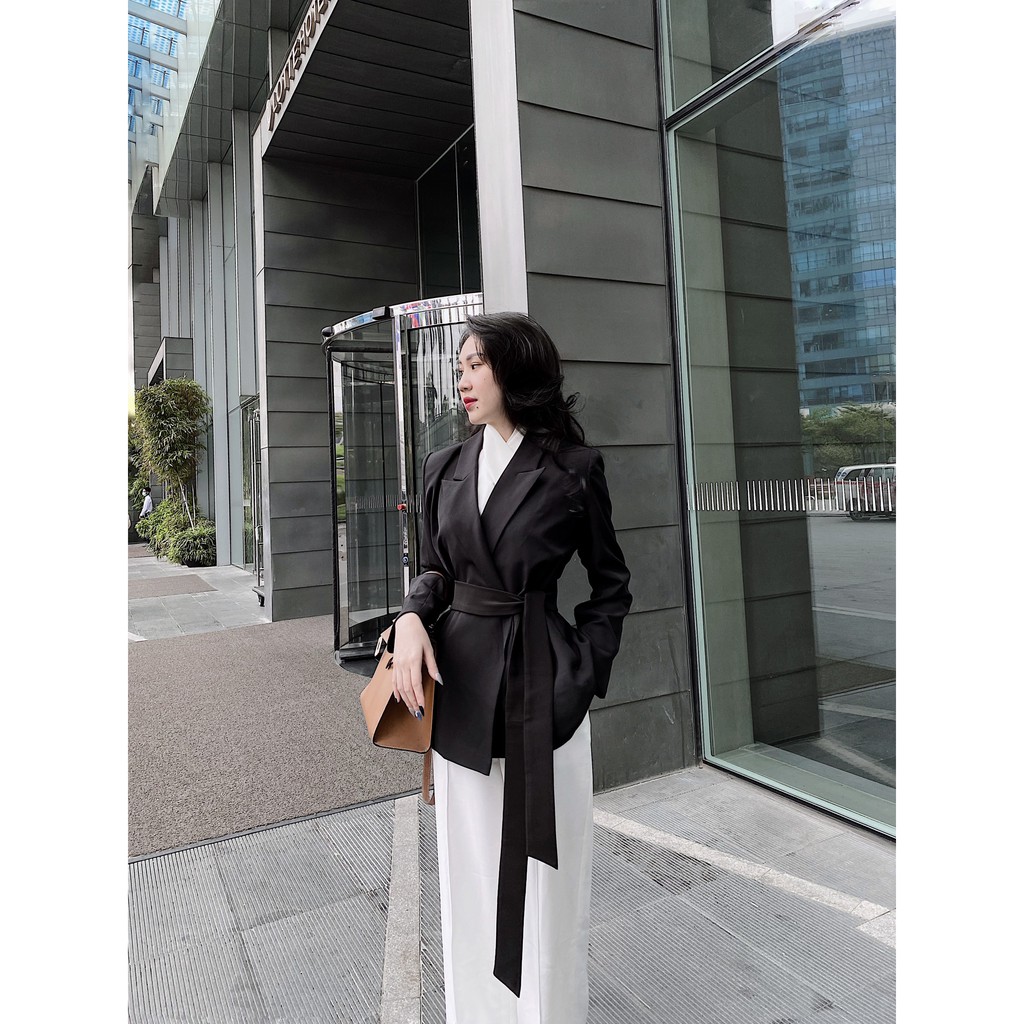 Áo vest nữ dáng suông màu đen kèm đai IFY Design FS95A
