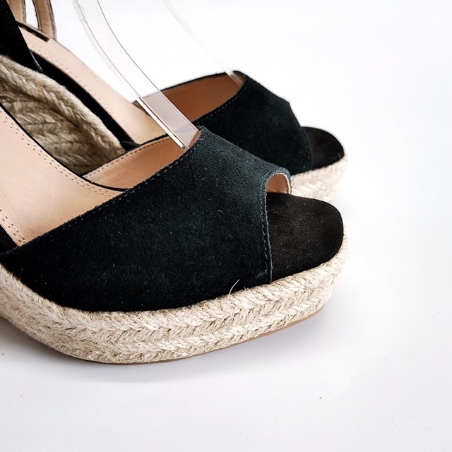 Sandal gót xuống đế cói da lộn . Hàng xuất eu