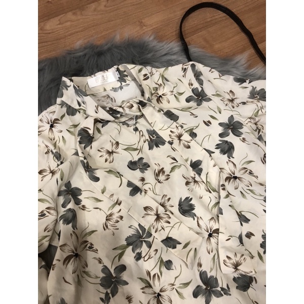 2hand áo sơ mi cổ nơ hoa