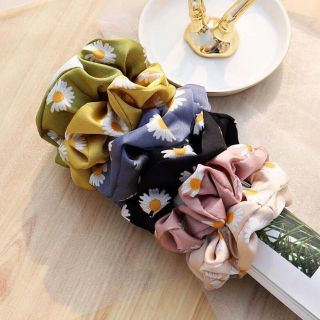 Dây buộc tóc đeo tay Scrunchies hoa cúc