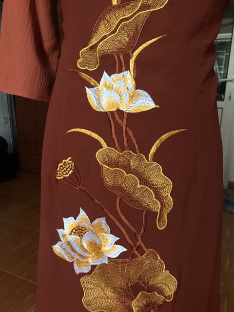 Áo dài vải đũi thêu hoa sen đi chùa siêu đẹp