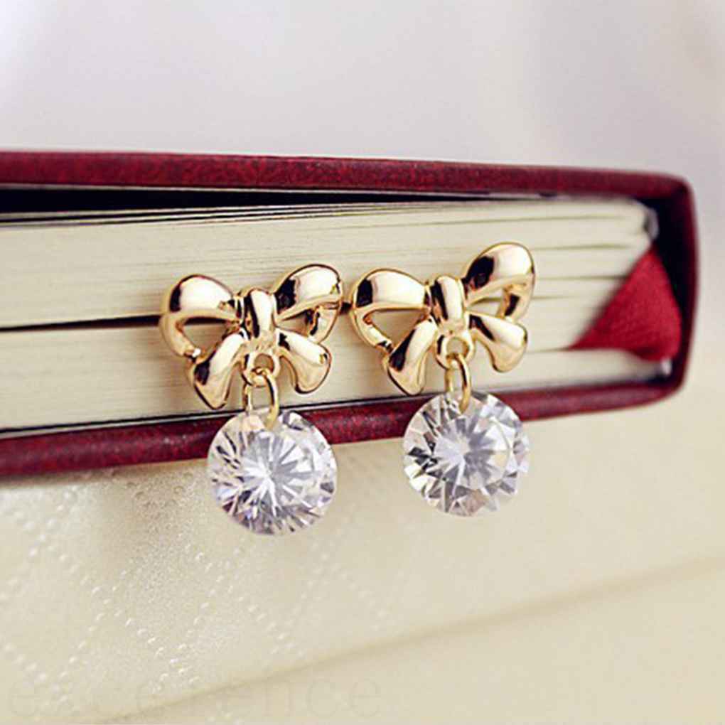 Bông tai đính đá sang trọng dành cho nữ