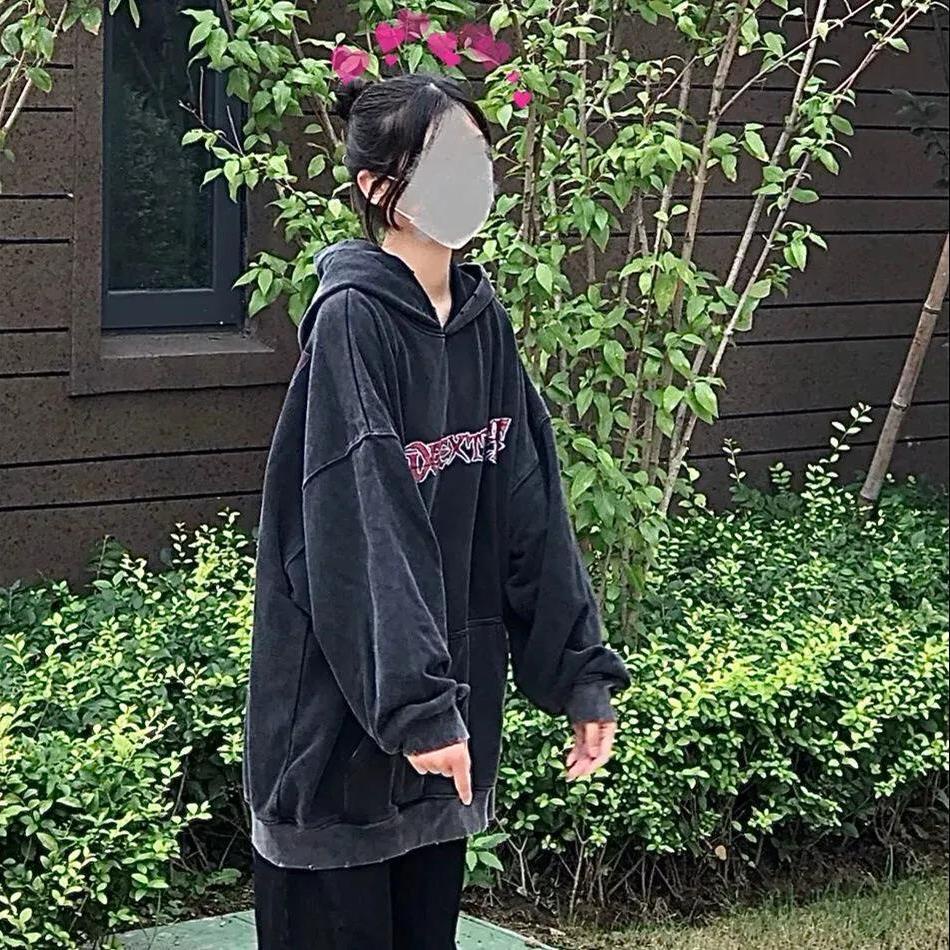 Áo hoodie dài tay dáng rộng in hình cá tính