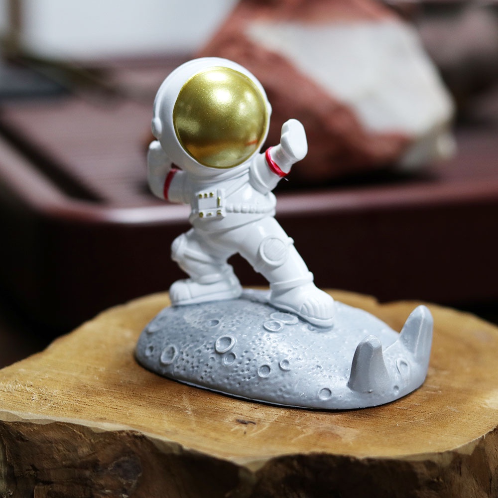 Giá đỡ điện thoại để bàn phong cách phi hành gia đáng yêu