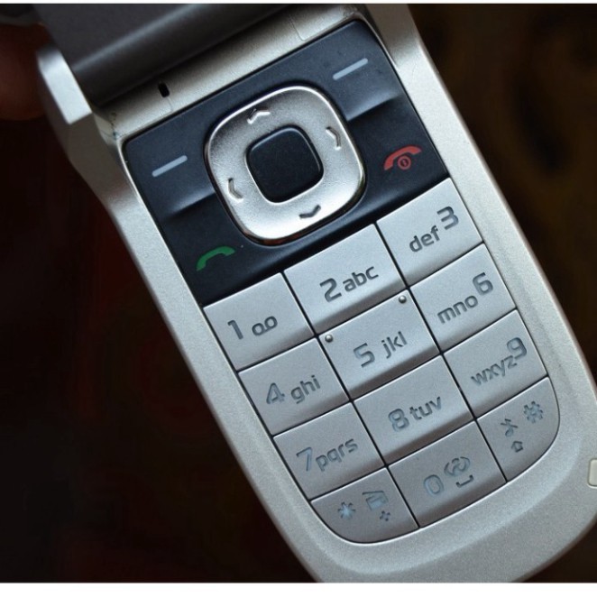 SIÊU PHÂM HẠ GIÁ Điện Thoại Nokia 2760 Nắp Gập Chính Hãng Bảo Hành 12 Tháng SIÊU PHÂM HẠ GIÁ