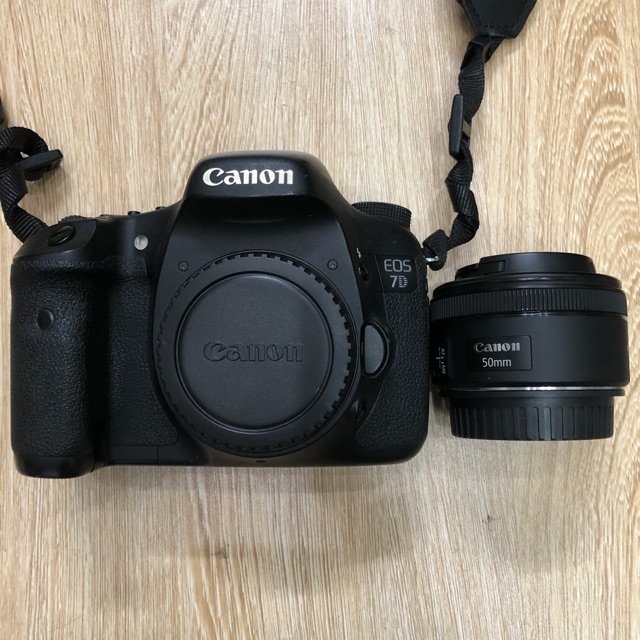 Bộ máy ảnh Canon 7D kèm Ống Kính Canon 50mmF1.8 STM