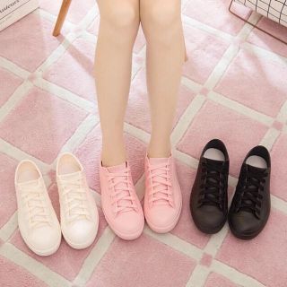 Giày nhựa thể thao đi mưa