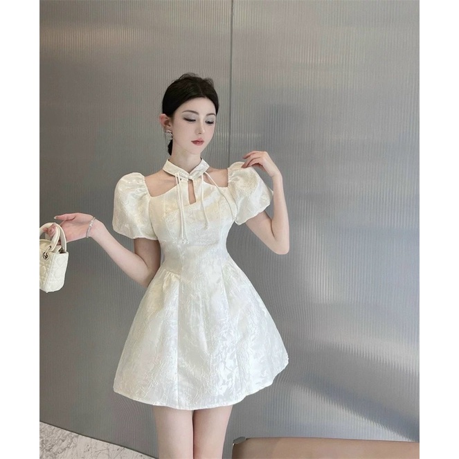ĐẦM GẤM TRẮNG CỔ CUT-OUT CHOKER NƠ