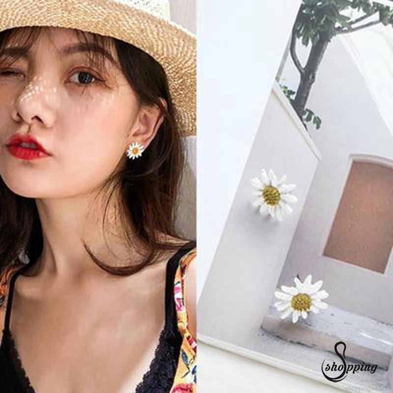Đôi khuyên tai hoa cúc nhỏ xinh phong cách Hàn Quốc cho nữ