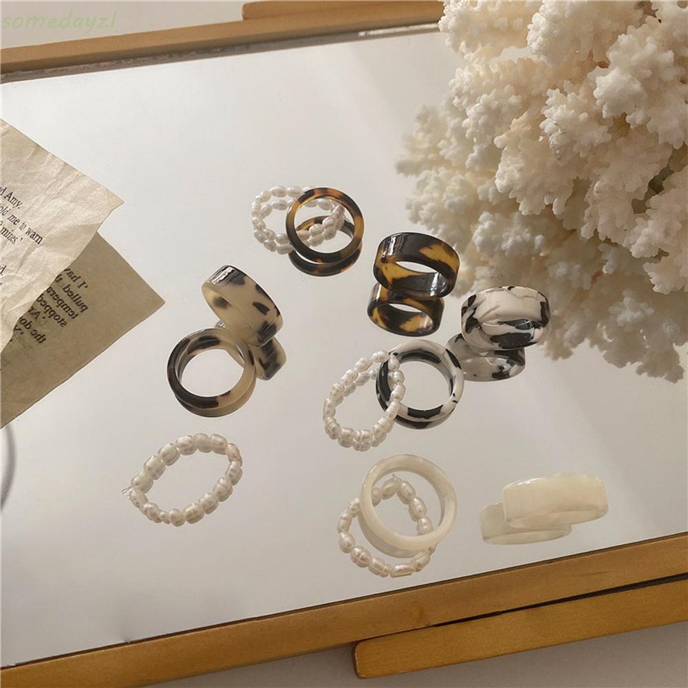 Nhẫn Nữ Xỏ Ngọc Trai Nhân Tạo Và Họa Tiết Da Báo Cá Tính