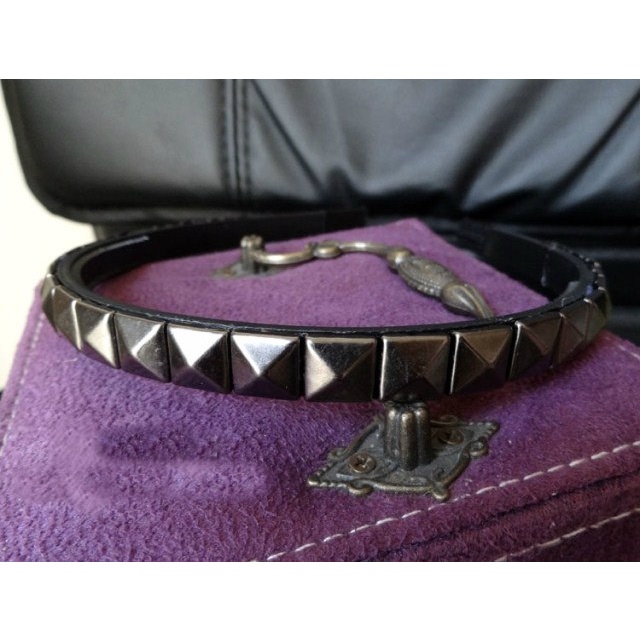 Đinh Kim Tự Tháp Màu Đen Nhiều Kích Cỡ Đa Dạng Dùng Trang Trí Bánh Xe