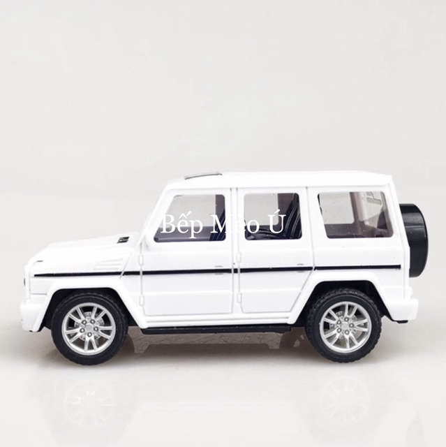 Xe ô tô trang trí bánh kem