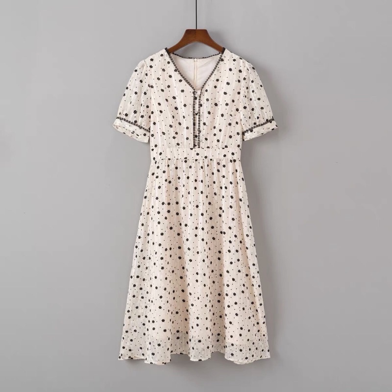 Đầm ren hoa nhí Yiner