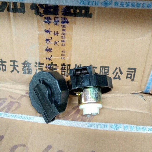 Nắp bình dầu 322 CT-HM có khoá Nắp thùng dầu sinbu lắp xho xe ben xe tải xe con suzuki 5 tạ