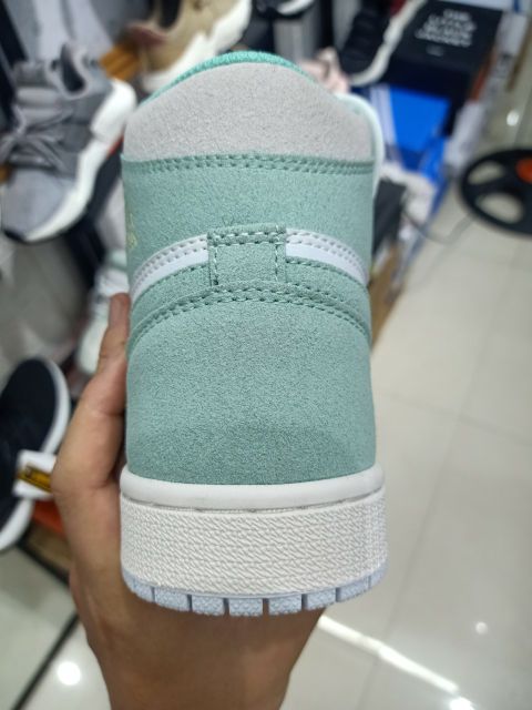 Giày nam trẻ trung