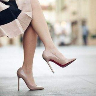 Cao gót đế đỏ màu nude bóng 11p