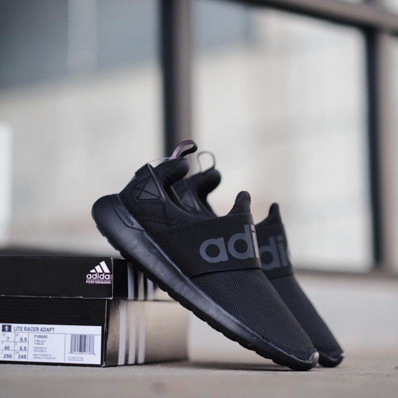 Giày thể thao Adidas màu đen