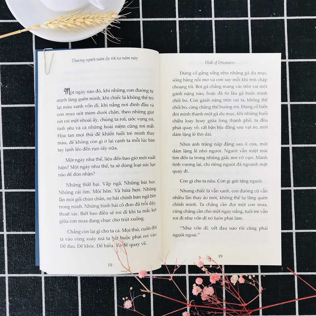 Sách - Thương Người Năm Ấy Rời Xa Năm Này (Kèm Bookmark) | BigBuy360 - bigbuy360.vn