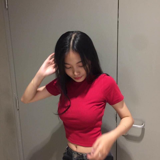 Áo croptop cổ tròn tay cộc