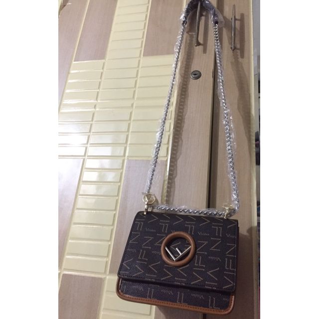 Túi đeo chéo Fendi