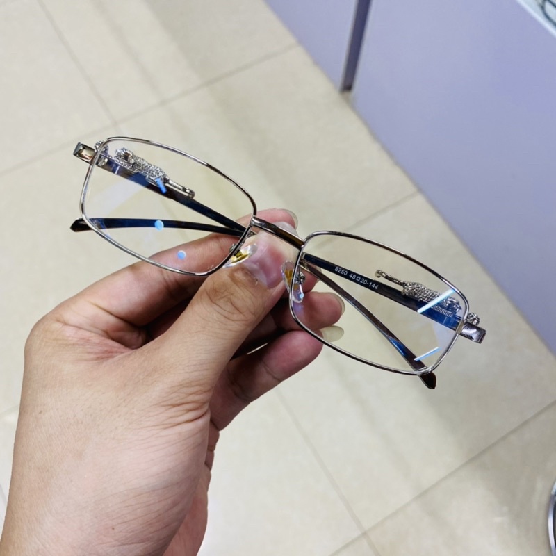 Kính mát nam cao cấp càng kính thiết kế độc đáo,gọng kim loại chắc chắn ôm mặt