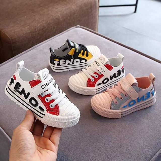 Giày thể thao Fendi bé trai và bé gái ( full hộp xịn sò)