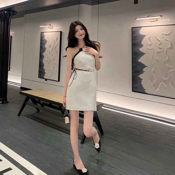 Đầm chữ A cổ yếm trang trí họa tiết hoa trà thời trang mùa hè mới cho nữ