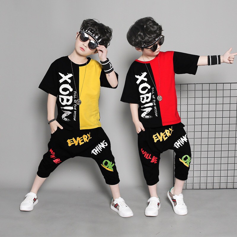 Bộ quần áo XOBIN dành cho bé trai 18-28kg. Hàng may kỹ, co giãn và thấm hút mồ hôi.