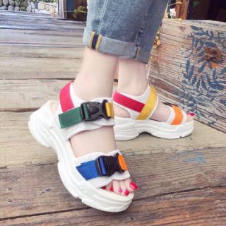 Sandal độn đế sắc màu mới