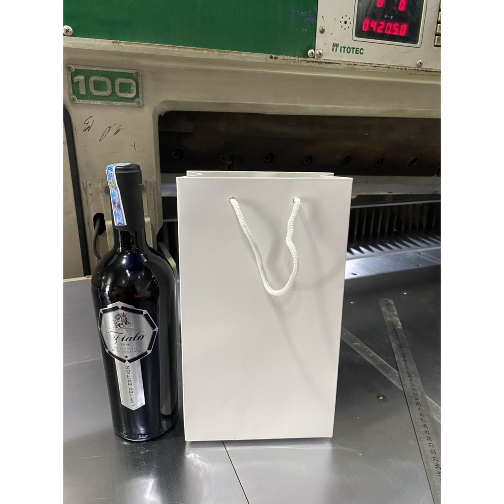 10 cái TÚI GIẤY IVORRY CỨNG ĐỰNG QUÀ CHAI RƯỢU - NƯỚC MẮM (cao 30 ngang 17 rộng hông 9 cm)