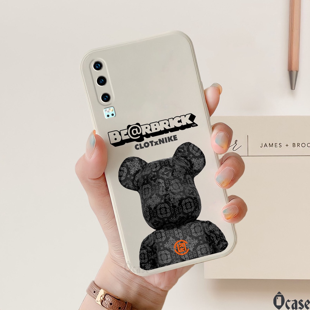 Ốp lưng Huawei P30 in hình gấu cạnh viền vuông có bảo vệ camera