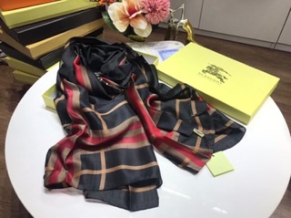 Khăn lụa Burberry