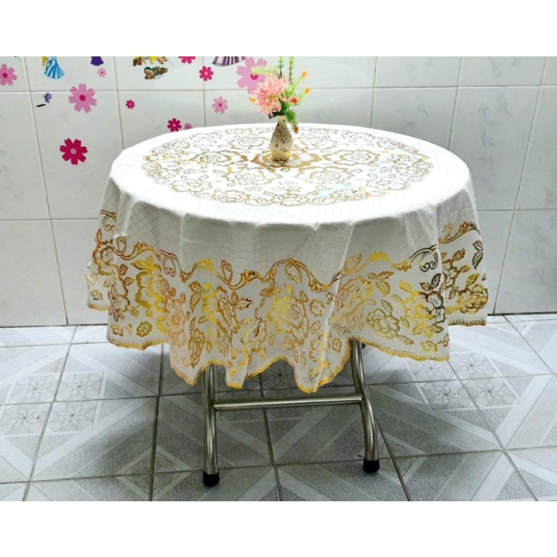 Khăn trải bàn tròn hoa văn 3D sang trọng kích thước 180cm.